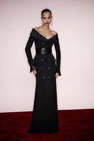 بالتأكيد تبحثين عن مجموعة لا تشبه غيرها، تحمل فخامة واضحة من دون مبالغة، وتجمع بين الجرأة والاتزان بأسلوب ذكي.